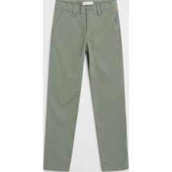 Mango Kids - Spodnie dziecięce Piccolo 110-164 cm. Zielone spodnie chłopięce Mango Kids, bez wzorów, z elastanu. Za 69,99 zł.