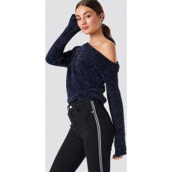 Rut&Circle Szenilowy sweter z odkrytymi ramionami - Blue. Niebieskie swetry damskie Rut&Circle, bez wzorów, z materiału, bez rękawów, długie, bez kaptura. Za 161,95 zł.