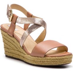 Espadryle GEOX - D Soleil B D72N7B 0BVQD CS6H8 Toffee/Rose Gold. Różowe espadryle damskie Geox, bez wzorów, z zamszu, bez obcasa, na obcasie. W wyprzedaży za 289,00 zł.