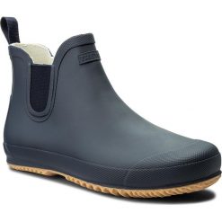 Kalosze TRETORN - Bo 473121 Navy/Gum 85. Niebieskie kalosze męskie Tretorn, z tworzywa sztucznego, bez zapięcia. Za 319,00 zł.