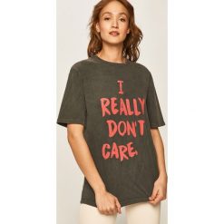 Answear - T-shirt. Czarne bluzki damskie ANSWEAR, s, z nadrukiem, z bawełny, casualowe, z okrągłym kołnierzem. W wyprzedaży za 49,90 zł.