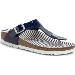 Japonki BIRKENSTOCK - Gizeh Kids Bs 1015629 D Nautical Stripes Navy. Niebieskie sandały dziewczęce Birkenstock, ze skóry ekologicznej, bez zapięcia. Za 239,00 zł.