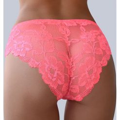 Figi klasyczne Lauren. Różowe majtki damskie marki Babell, w koronkowe wzory, z bawełny. Za 23,99 zł.