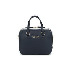 Torebki do ręki Tommy Hilfiger TH CORPORATE MINI TRUNK. Niebieskie torebki klasyczne damskie TOMMY HILFIGER, bez wzorów, do ręki, bez dodatków. Za 529,00 zł.