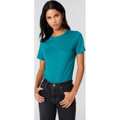 NA-KD Basic T-shirt basic - Blue. Niebieskie t-shirty damskie marki NA-KD Basic, bez wzorów, z bawełny, z okrągłym kołnierzem. W wyprzedaży za 22,17 zł.
