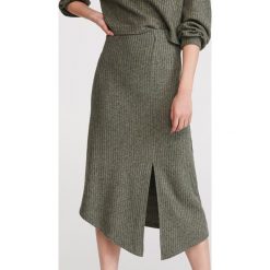 Dzianinowa spódnica - Khaki. Brązowe spódniczki damskie Reserved, bez wzorów, z dzianiny. Za 89,99 zł.