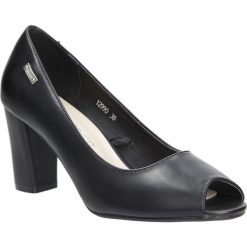 Czarne czółenka na słupku peep toe sergio leone 12990. Czarne czółenka damskie Sergio Leone, bez wzorów, z otwartym noskiem, bez obcasa, na słupku. Za 119,99 zł.