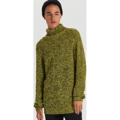 Melanżowy sweter typu turtle neck - Czarny. Czarne swetry męskie Cropp, s, bez wzorów, bez kołnierzyka, bez kaptura. W wyprzedaży za 69,99 zł.