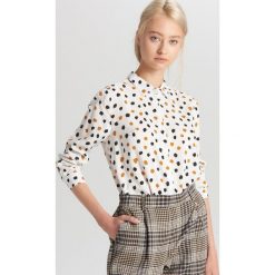 Wzorzysta koszula - Kremowy. Białe koszule damskie Cropp, s, bez wzorów, bez kołnierzyka, bez rękawów. Za 49,99 zł.