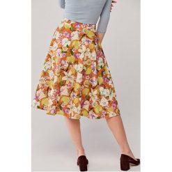 Spódnica Carissa Arancia pomarańczowa 34 pomarańczowy. Pomarańczowe spódniczki damskie s, w kwiaty, z elastanu, dopasowane. Za 267,00 zł.