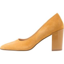 Bianco JAS18 Czółenka mustard. Żółte czółenka Bianco, z materiału. Za 379,00 zł.
