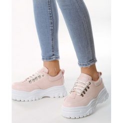 Różowe Sneakersy Hot Wire. Różowe sneakersy damskie Born2be, ze skóry. Za 79,99 zł.