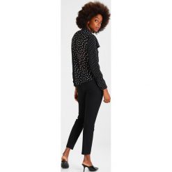 Bluzki asymetryczne: Finery London SALTERTON PRINTED BLOUSE Bluzka black/ivory