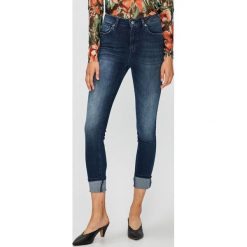 Silvian Heach - Jeansy Veronica. Niebieskie jeansy damskie slim marki Silvian Heach, s, z elastanu, z standardowym stanem. W wyprzedaży za 239,90 zł.