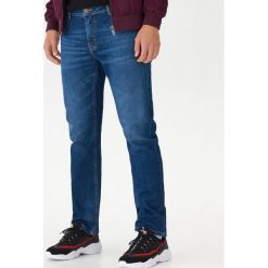 Jeansy regular classic - Granatowy. Niebieskie jeansy męskie House, m, bez wzorów. Za 99,99 zł.