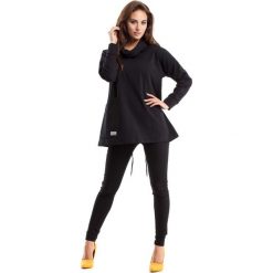 Czarna Bluza Oversizowa z Kominem. Czarne bluzy sportowe damskie marki Molly.pl, s, z dzianiny, z długim rękawem, długie. Za 109,90 zł.
