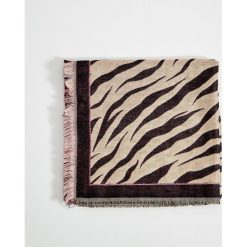 Chusta animal print - Wielobarwny. Chusty damskie Mohito. W wyprzedaży za 19,99 zł.