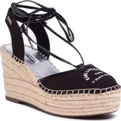 Espadryle KARL LAGERFELD - KL32208 Black Canvas. Czarne espadryle damskie KARL LAGERFELD, bez wzorów, ze skóry ekologicznej, bez obcasa, na obcasie. Za 639,00 zł.