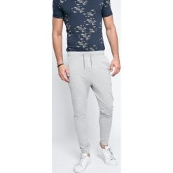 Only & Sons - Spodnie. Szare spodnie męskie marki Only & Sons, na co dzień, xxl, bez wzorów, z bawełny, casualowe. W wyprzedaży za 69,90 zł.