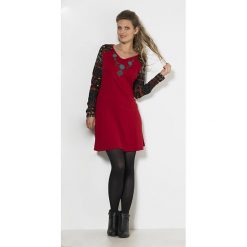 Sukienka w kolorze czerwonym. Czerwone sukienki damskie Coline, m, bez wzorów, bez kołnierzyka, bez rękawów, midi, rozkloszowane. W wyprzedaży za 89,95 zł.