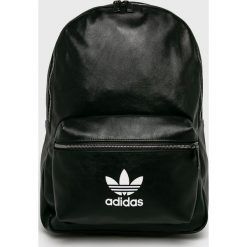 Adidas Originals - Plecak. Czarne plecaki damskie adidas Originals, z nadrukiem, z poliesteru. W wyprzedaży za 179,90 zł.