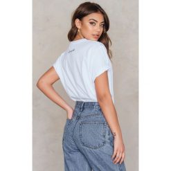 T-shirty damskie: Vanessa Moe x NA-KD Oversizowy t-shirt – White