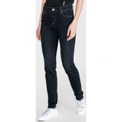 Armani Exchange J01 Dżinsy Niebieski. Niebieskie jeansy damskie Armani Exchange, bez wzorów, z elastanu. Za 571,95 zł.