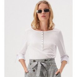 Bawełniana bluzka z guzikami - Biały. Białe bluzki damskie Sinsay, s, bez wzorów, z bawełny, bez kołnierzyka, bez rękawów. Za 24,99 zł.