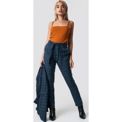 NA-KD Classic Spodnie garniturowe w kratkę - Blue. Niebieskie spodnie z wysokim stanem NA-KD Classic, w kratkę. Za 202,95 zł.