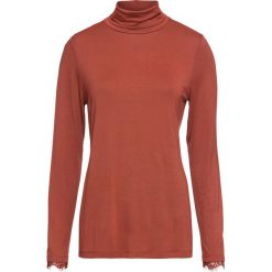 Shirt z golfem i koronką bonprix czerwony kwarcowy. Pomarańczowe koszulki damskie bonprix, w koronkowe wzory, z koronki, bez rękawów. Za 34,99 zł.