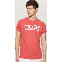 T-shirty męskie: T-shirt z hasłem i nadrukiem – Pomarańczo