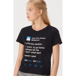 T-shirt z internetową grafiką - Czarny. Czarne t-shirty damskie Sinsay, s, bez wzorów, bez kołnierzyka. Za 19,99 zł.