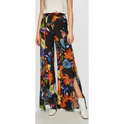 Pinko - Spodnie. Legginsy damskie Pinko, bez wzorów, z poliesteru. W wyprzedaży za 839,90 zł.