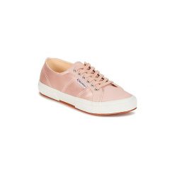 Buty Superga 2750 SATIN W. Różowe trampki i tenisówki damskie Superga, bez wzorów, bez zapięcia. Za 184,50 zł.