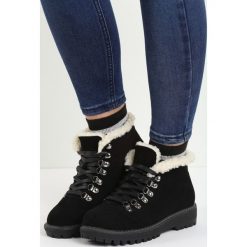 Czarne Traperki Want Them. Czarne buty zimowe damskie Born2be, z okrągłym noskiem, na płaskiej podeszwie. Za 109,99 zł.