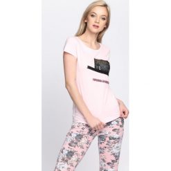 Różowy T-shirt Success. Różowe bluzki damskie marki Born2be, s, z nadrukiem, z okrągłym kołnierzem. Za 44,99 zł.