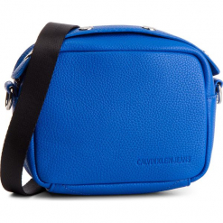 Torebka CALVIN KLEIN JEANS - Logo Banner Camera Bag K40K400807 455. Niebieskie torebki klasyczne damskie marki Calvin Klein Jeans, bez wzorów, z jeansu, bez dodatków. Za 299,00 zł.
