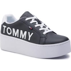 Sneakersy TOMMY JEANS - Icon Flatform Sneaker EN0EN00597 Midnight 403. Czarne półbuty damskie Tommy Jeans, bez wzorów, z jeansu, bez obcasa, na obcasie, bez zapięcia. Za 449,00 zł.