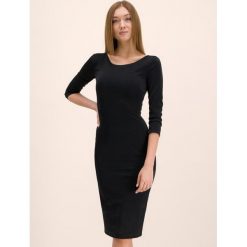 Sukienka koktajlowa Armani Exchange 6GYA84 YJ5BZ 7204. Czarne sukienki damskie Armani Exchange, l, bez wzorów, z poliesteru, wizytowe, bez kołnierzyka, bez rękawów. W wyprzedaży za 329,00 zł.