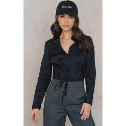 Koszule body: Rut&Circle Koszula z wiązaniem w talii Milly - Black