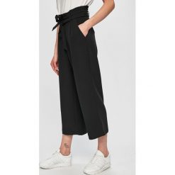 Vero Moda - Spodnie. Czarne spodnie damskie Vero Moda, s, z haftami, z elastanu, z podwyższonym stanem. W wyprzedaży za 69,90 zł.