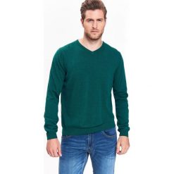 SWETER MĘSKI Z DEKOLTEM W SEREK. Szare golfy męskie Top Secret, na jesień, m, z dekoltem w serek. Za 69,99 zł.