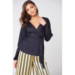 Bluzki damskie: NA-KD Trend Kopertowa bluzka kimono – Black