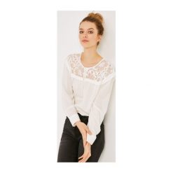 Koszula z koronką. Koszule damskie Promod, na co dzień, w koronkowe wzory, z koronki, eleganckie, bez kołnierzyka, bez rękawów. Za 169,90 zł.