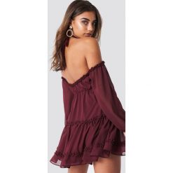 Iva Nikolina x NA-KD Sukienka z wiązaniem na karku - Red. Czerwone sukienki mini Iva Nikolina x NA-KD, z poliesteru, z falbankami. Za 202,95 zł.
