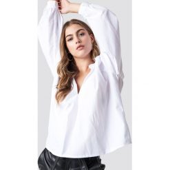 NA-KD Classic Bluzka z dekoltem v - White. Białe bluzki damskie NA-KD Classic, bez wzorów, bez kołnierzyka, bez rękawów. Za 80,95 zł.