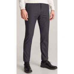 Spodnie chino slim - Szary. Szare spodnie męskie Reserved, m. Za 149,99 zł.
