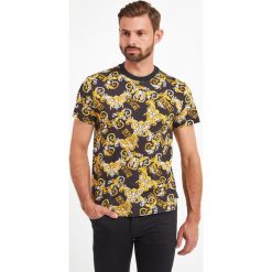 T-SHIRT VERSACE JEANS COUTURE. T-shirty męskie Versace Jeans Couture, m, bez wzorów, z jeansu, eleganckie, bez kołnierzyka. Za 439,00 zł.