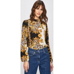 Vero Moda - Bluzka. Czarne bluzki damskie Vero Moda, na co dzień, s, bez wzorów, z poliesteru, casualowe, ze stójką, z długim rękawem. W wyprzedaży za 69,90 zł.