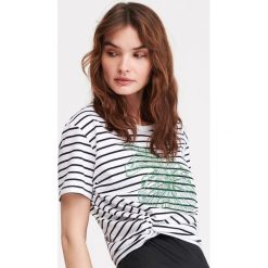 T-shirt z nadrukiem - Wielobarwny. Szare t-shirty damskie Reserved, s, z nadrukiem, bez kołnierzyka. Za 69,99 zł.